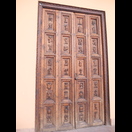 Eine der vielen Holztüren im Palacio